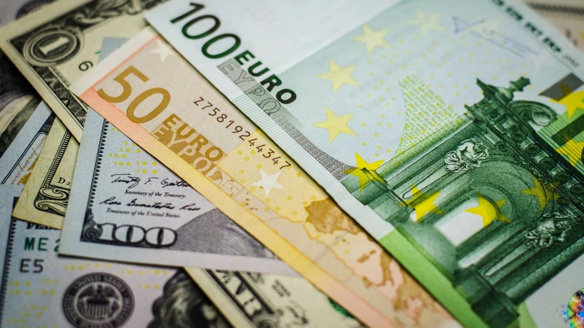 Curs valutar BNR, miercuri, 8 februarie. Cum vor evolua euro și dolarul american?