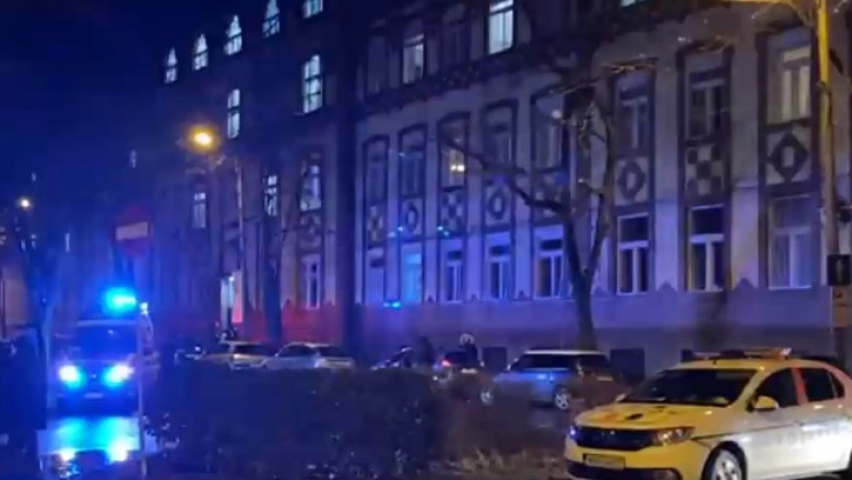 La un pas de tragedie. Un etaj al unui cămin studențesc din Timișoara s-a umplut de fum. Zeci de tineri, evacuați