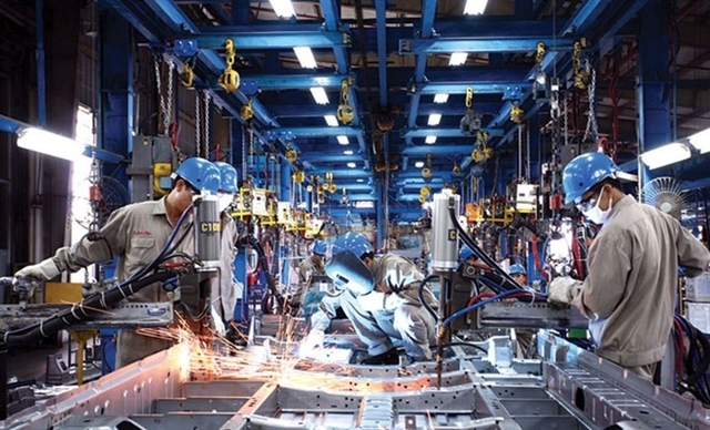 INS: Producţia industrială a scăzut anul trecut cu 1,8% ca serie brută