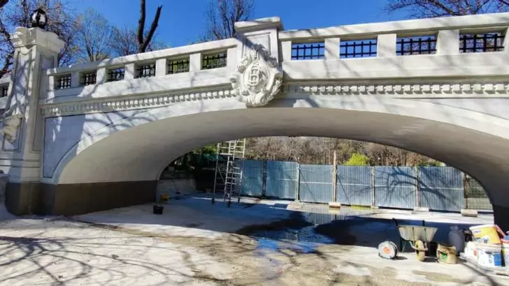 Lucrările de reabilitare a Podului Mare din Parcul Cişmigiu au fost finalizate. Anunțul lui Nicușor Dan