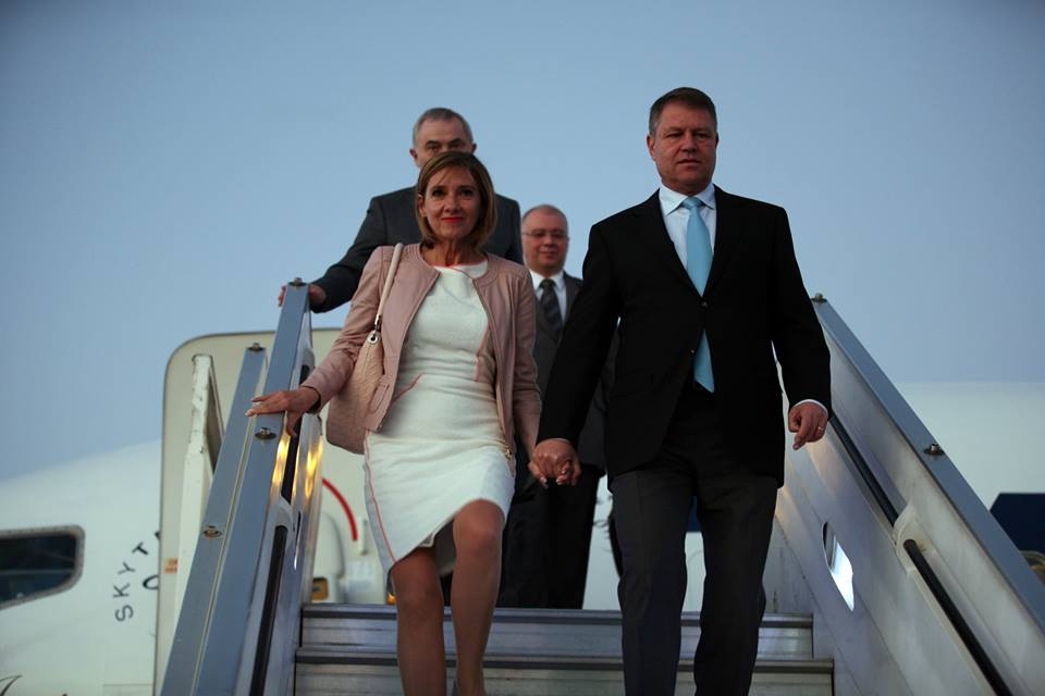 Administraţia Prezidenţială explică de ce Iohannis zboară cu avioane de lux. Nicio vorbă despre escalele la Sibiu
