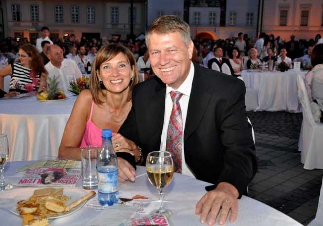 Boardingpass: Escalele la Sibiu pentru a-și lua soția sunt regula, nu excepția pentru președintele Iohannis