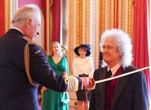 Brian May de la Queen a devenit Sir! Chitaristul a fost înnobilat chiar de regele Charles al III-lea