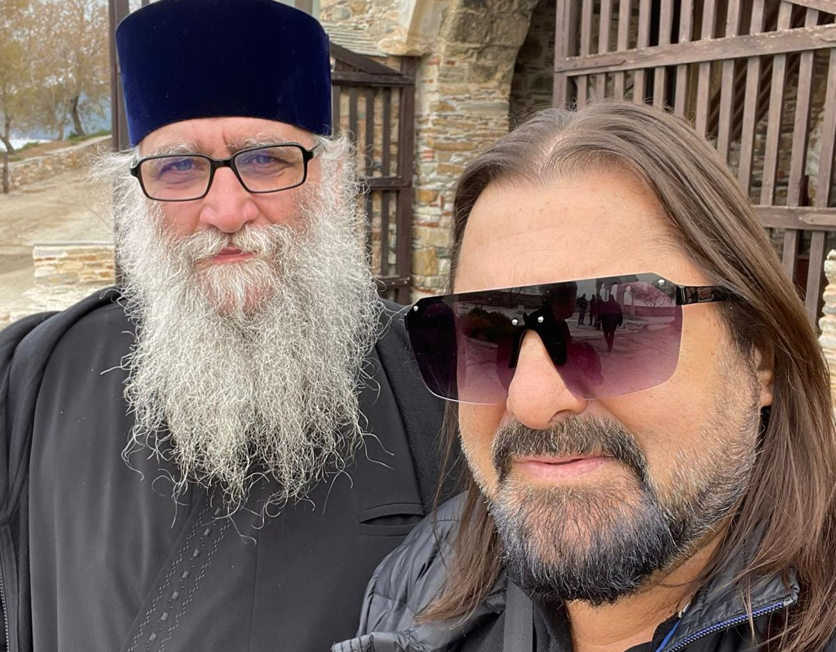 Gheorghe Gheorghiu ia drumul duhovniciei? Solistul s-a retras pe Muntele Athos /FOTO