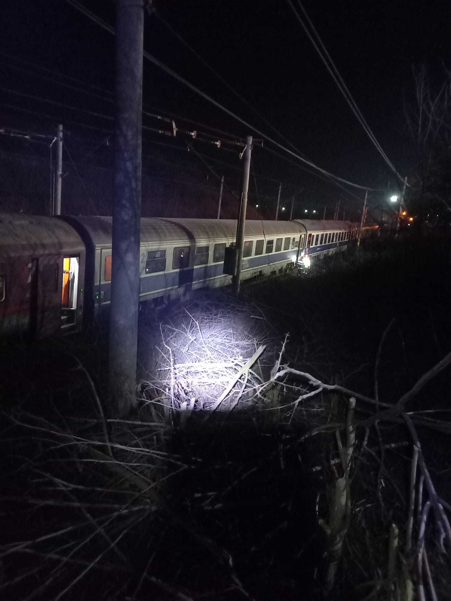 Accident de tren în Teleorman – CFR confirmă că mecanicul trenului de călători a depăşit indicatorul ”Oprire”