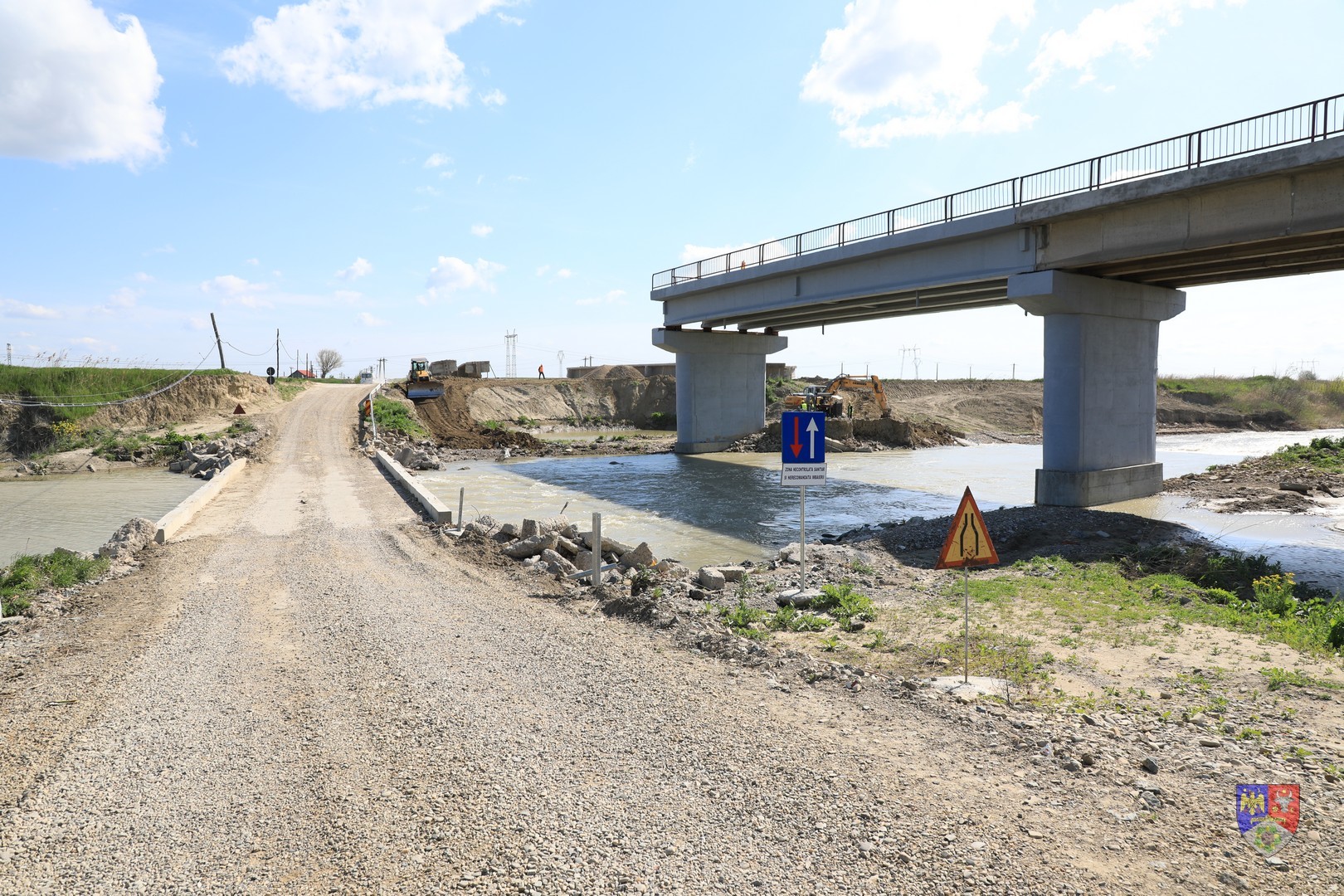 Vrancea: Au început lucrările de refacere a podului care face legătura între Vadu Roşca şi Vulturu