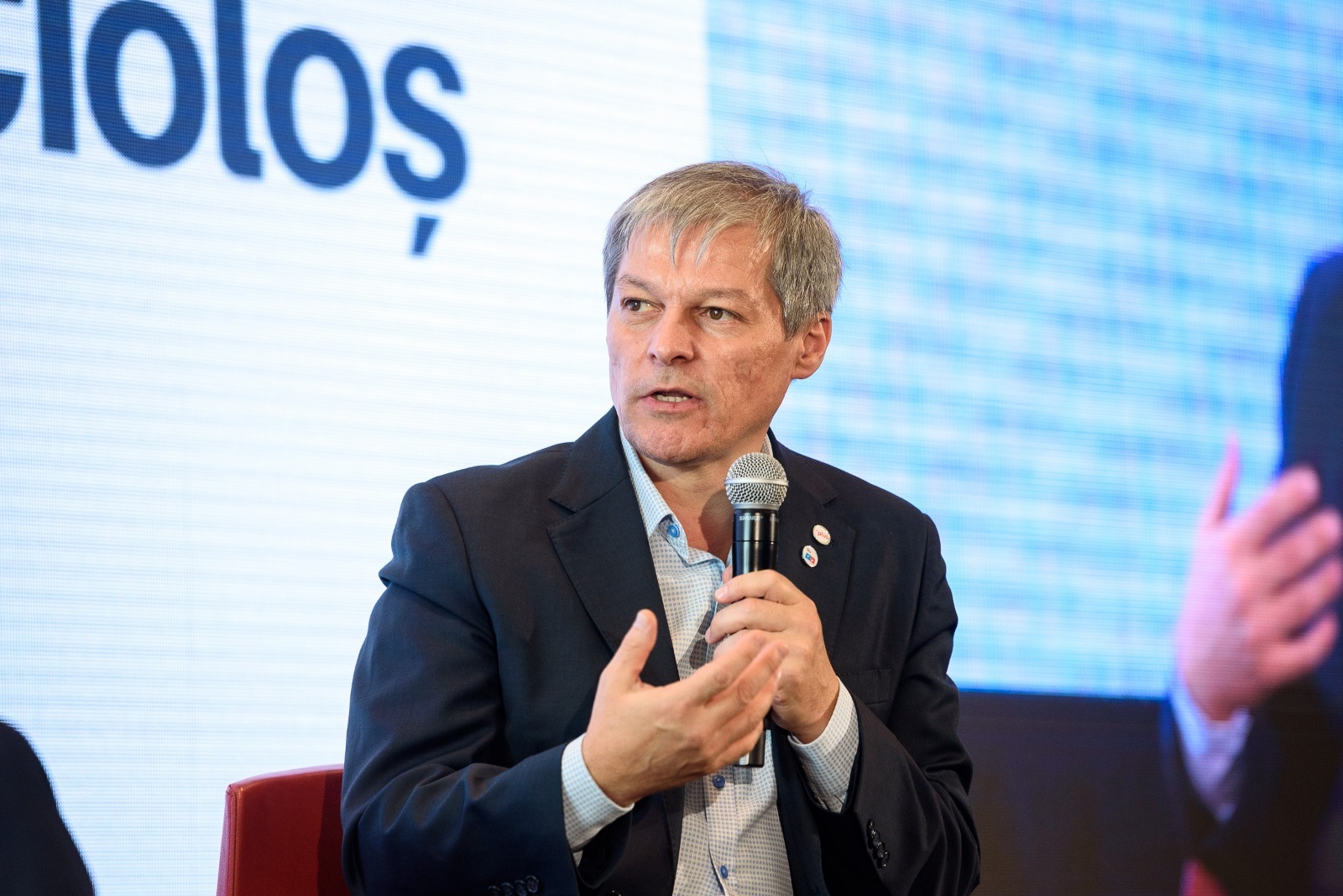 Dacian Cioloş despre jocul PSD şi soluţiile la criza cerealelor din Ucraina: În loc să îşi trimită scrisori sie însuşi, Ciolacu ar face bine să caute un nou ministru al Agriculturii