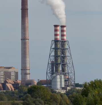 ONG: O singură unitate din cele şapte instalaţii mari de ardere pe cărbune funcţionale în România a reuşit să respecte limitele de emisii impuse / Depăşiri şi de patru ori ale poluanţilor la alte instalaţii / Care sunt efectele asupra sănătăţii