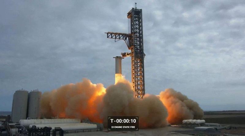 SpaceX se pregăteşte luni de o primă lansare test a celei mai mari rachete din lume