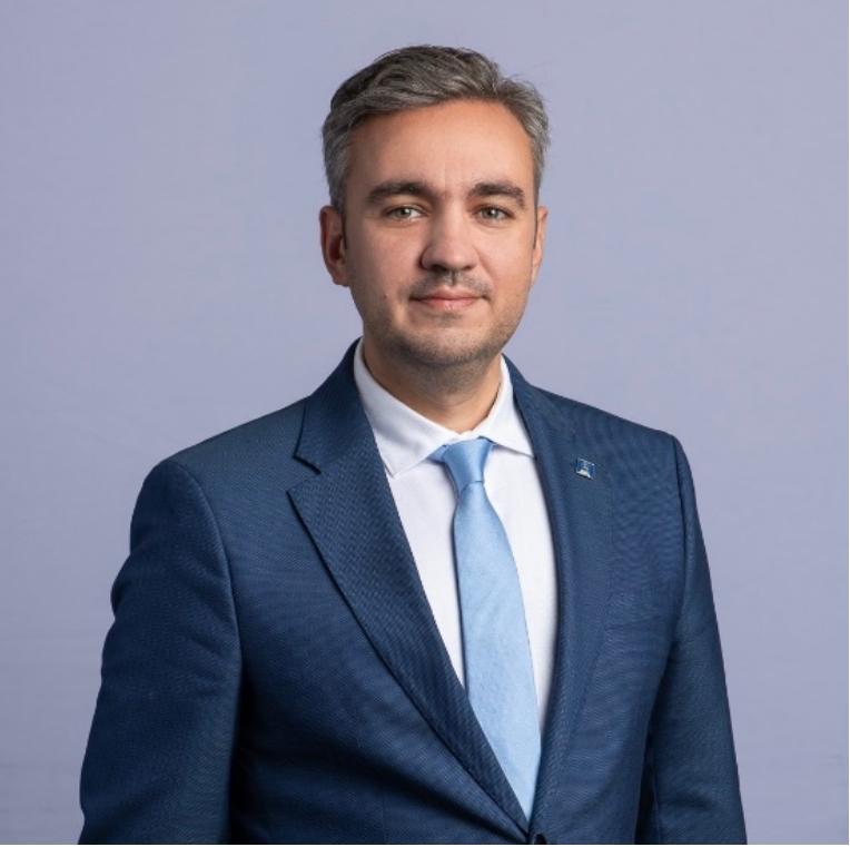 George Niculescu, secretar de stat PNL în Ministerul Energiei, susţinut de coaliţie pentru şefia ANRE. Opoziţia acuză politizarea instituţiei