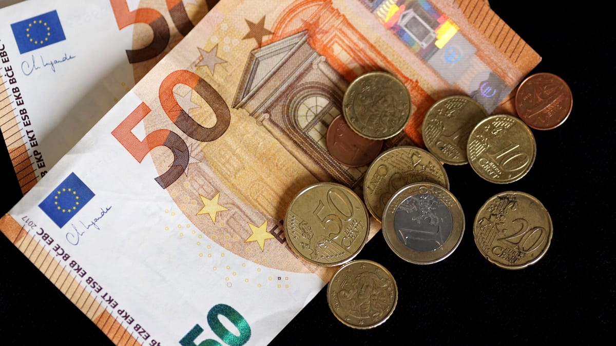 Curs valutar BNR, miercuri, 12 aprilie. Noi creșteri pentru euro și dolarul american?