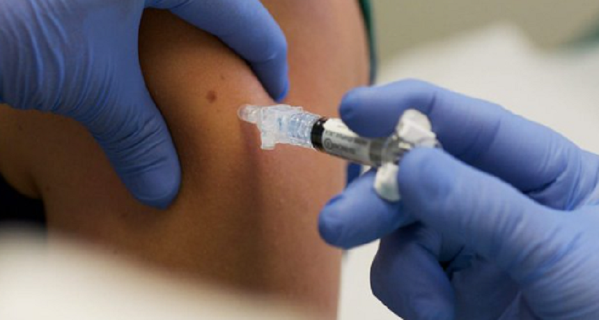 Vaccinare împotriva HPV şi pentru băieţi. Măsura ar putea fi aplicată şi pentru femei cu vârsta de la 18 la 45 de ani