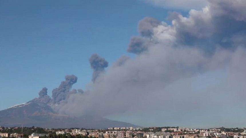 Activitate vulcanică crescută raportată la vulcanul Etna din Sicilia, începând cu 21 mai. Zborurile de pe aeroportul Catania sunt oprite