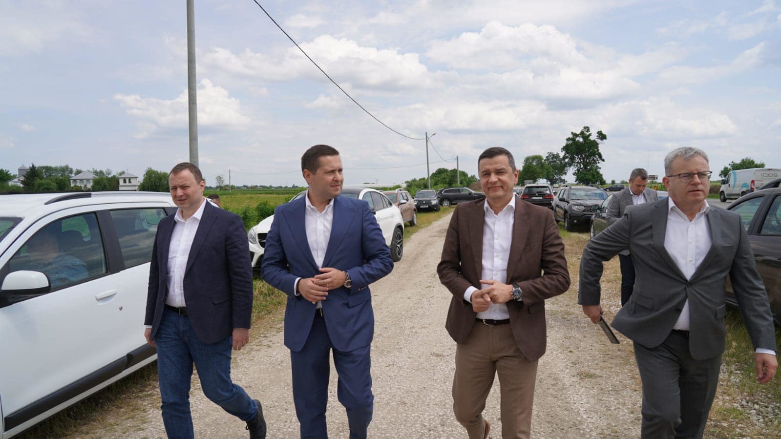 Sorin Grindeanu şi preşedintele Consiliului Judeţean Dâmboviţa au dat startul lucrărilor pentru extinderea la patru benzi a DN7 Bâldana – Titu / Proiectul are o valoare de 258 milioane lei