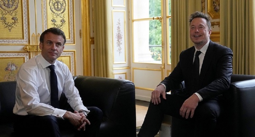 Macron s-a întâlnit cu CEO-ul Tesla, Elon Musk, şeful Pfizer şi alţi şefi de companii, pentru a-i îndemna să investească în Franţa