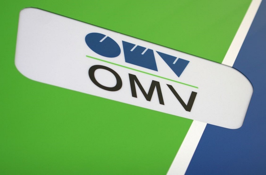 Klaus Iohannis a promulgat legea care instituie suprataxarea OMV Petrom, dar scuteşte companiile care nu au avut producţie în sectoarele vizate în perioada 2018-2021 / Cât ar urma să plătească compania