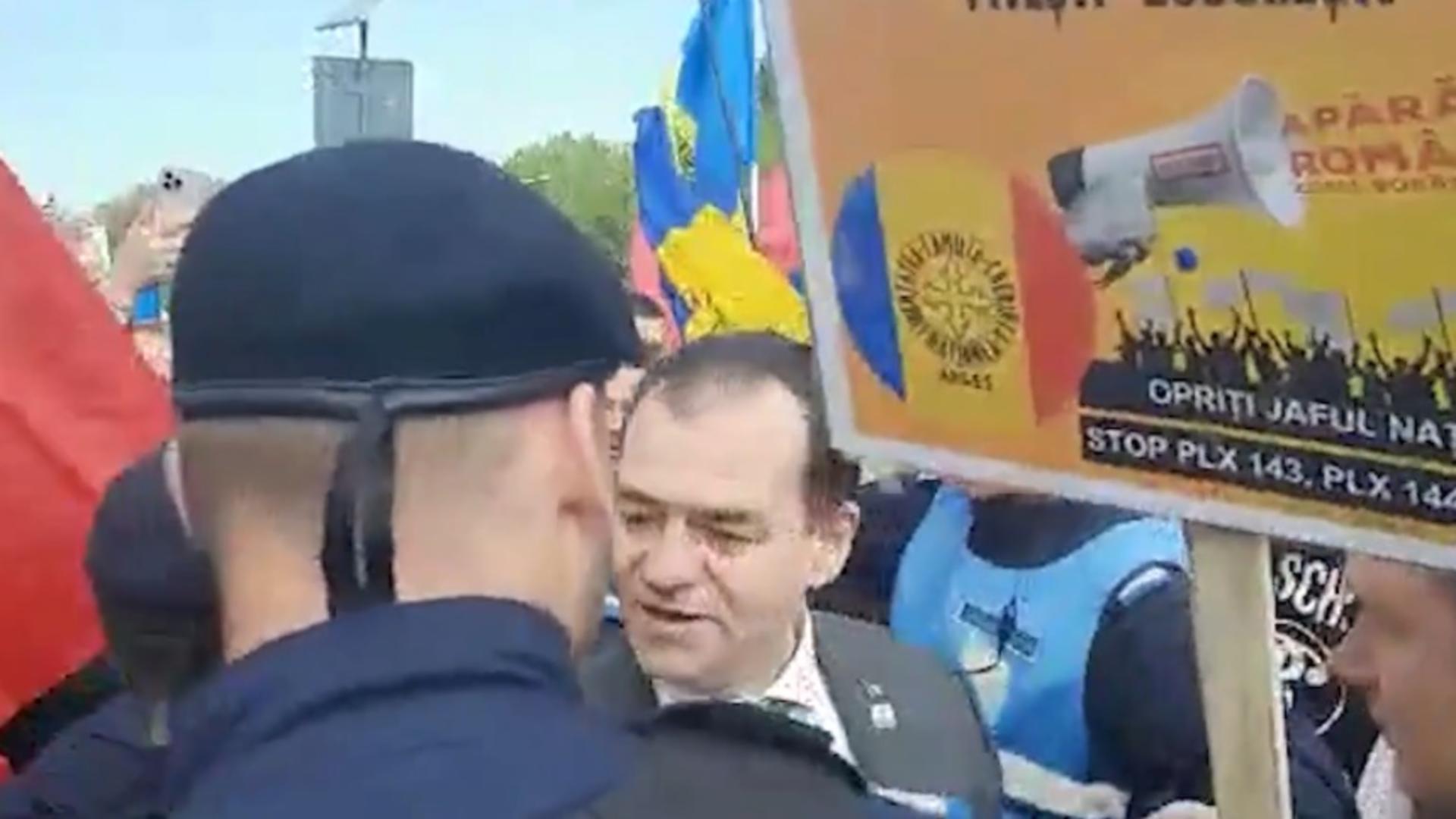 Ludovic Orban depune plângere la poliție împotriva protestatarilor care l-au agresat