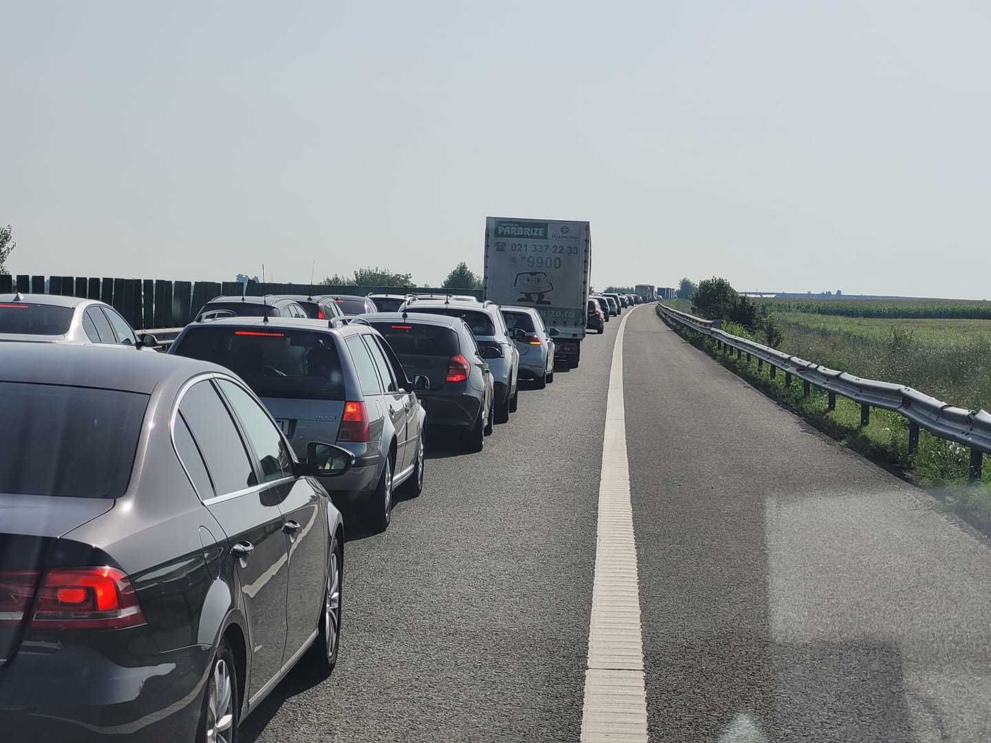 Măsuri pentru fluidizarea traficului dinspre litoral spre Bucureşti, pe A 2 – Între 12.00 şi 22.00, circulaţia va fi deviată pe sensul către litoral prin nodul rutier Drajna