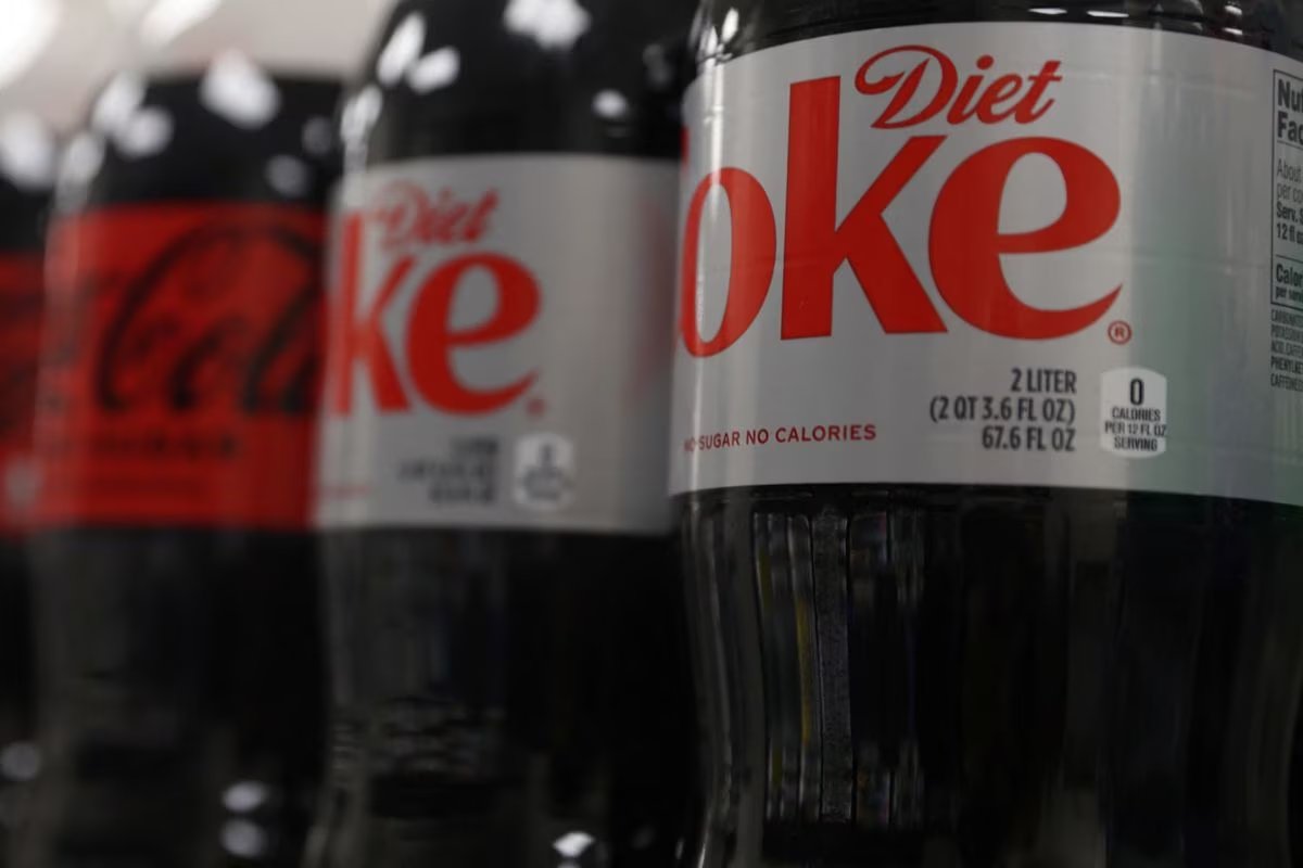 Surse: OMS va declara îndulcitorul folosit în Coca-Cola ca fiind o substanţă posibil cancerigenă