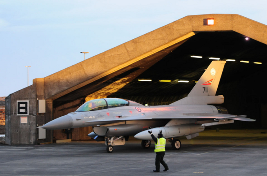 Norvegia a vândut României 32 de avioane de vânătoare de tip F-16, în valoare de 388 milioane de euro, anunţă ministrul norvegian al Apărării Bjørn Arild Gram