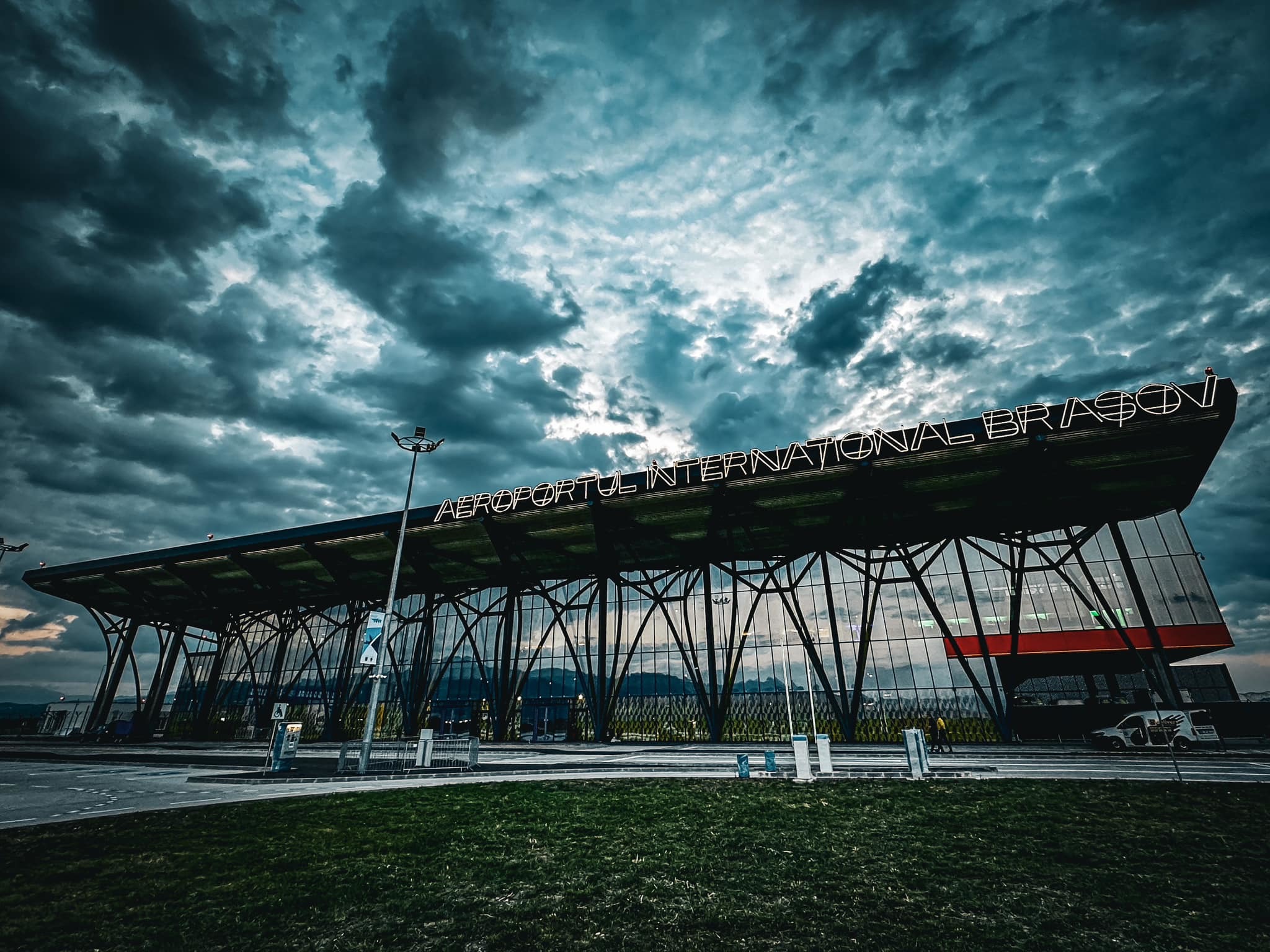 Prima cursă pe Aeroportul Braşov-Ghimbav. Ce îl face unic în Europa de est