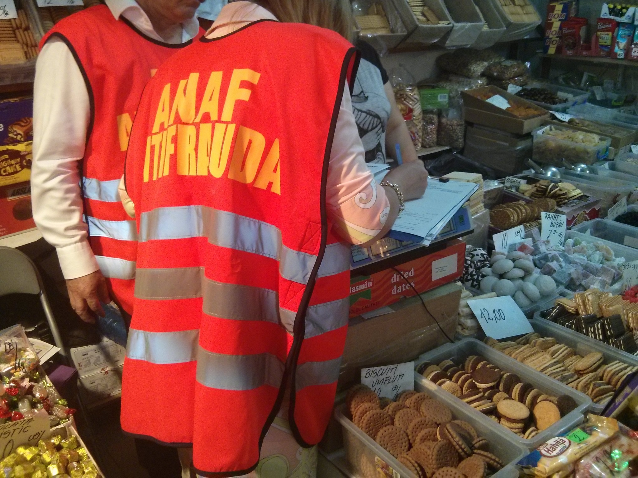 ANAF face verificări la comercianţi de produse alimentare din Bucureşti şi Ilfov