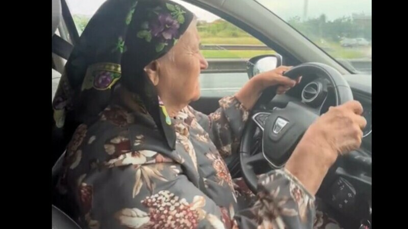 O șoferiță de 81 de ani din Oradea, virală pe internet. ”Când bunica nu se lasă”