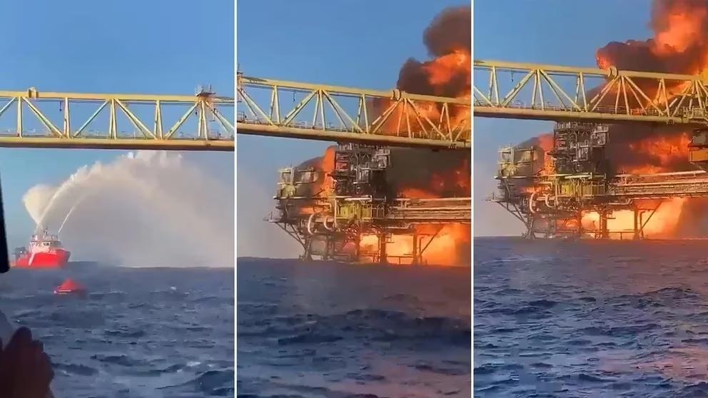 Incendiu devastator pe platformă petrolieră offshore din Mexic. Doi oameni au murit. VIDEO