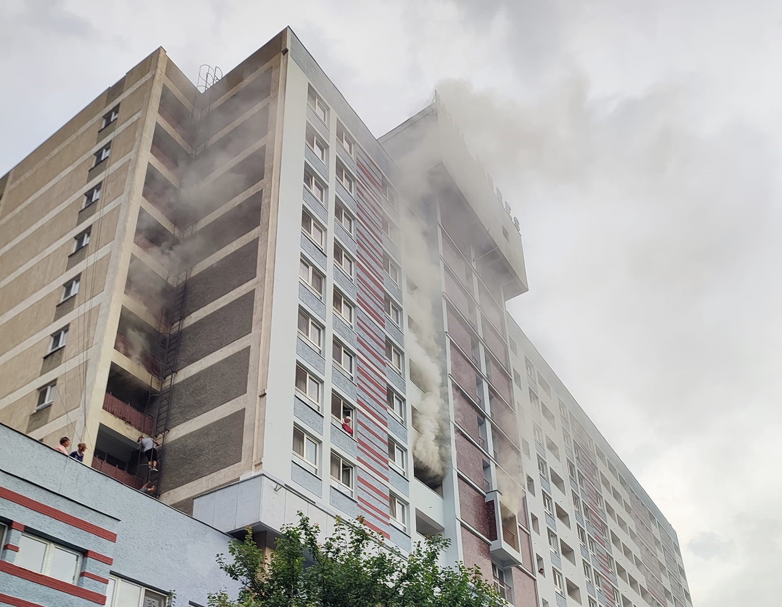 Incendiu violent la un hotel din Băile Felix – FOTO / VIDEO