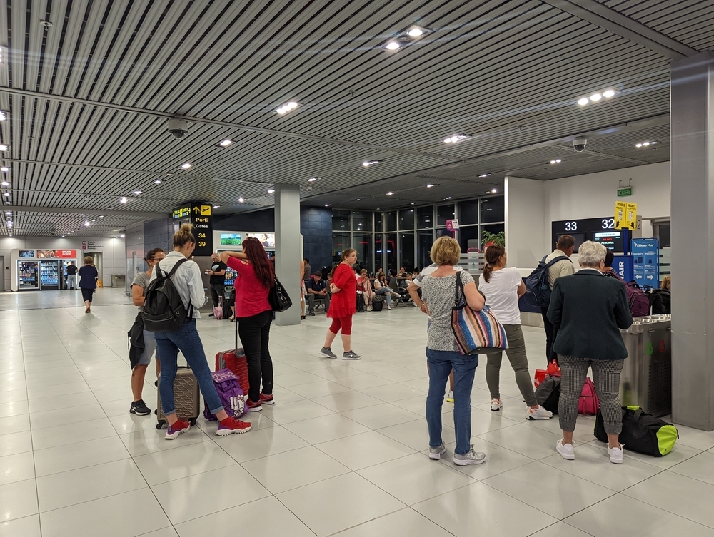 Un aeroport din România se închide pentru zece zile. Toate zborurile sunt redirecționate către București