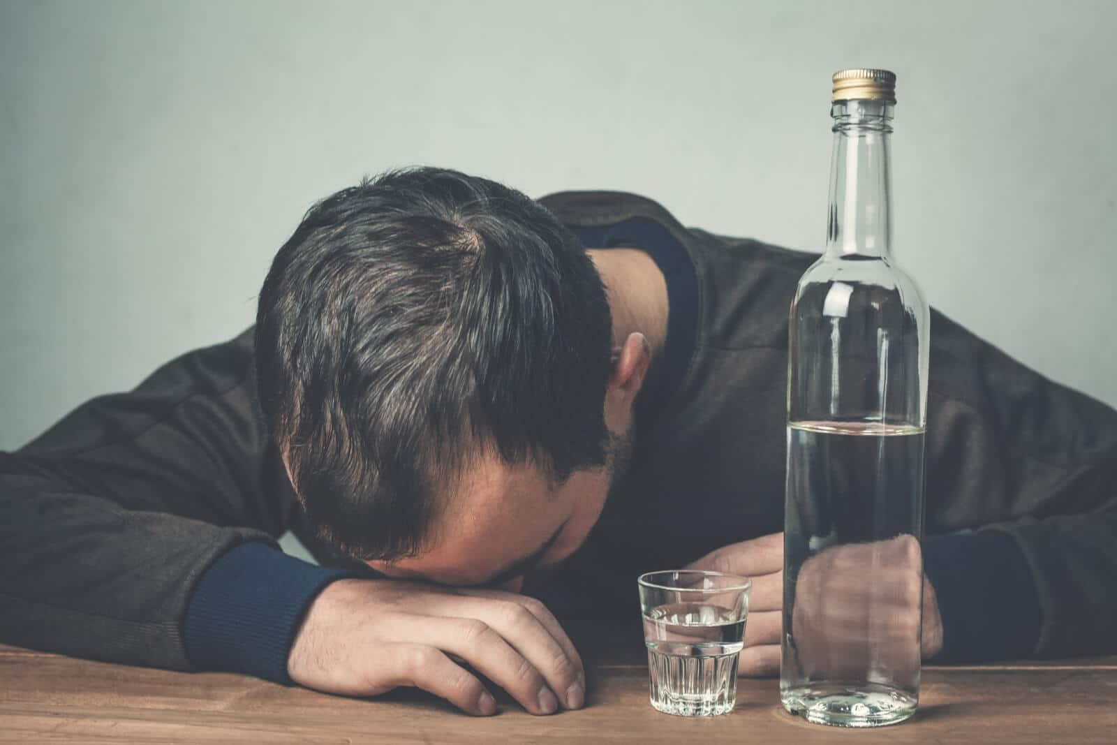 Consumul de alcool nefiscalizat dăunează grav bugetului național