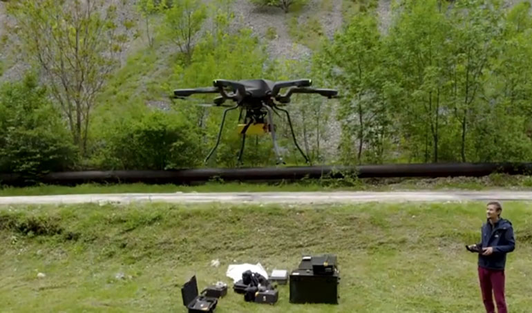 Seismologii fac măsurători cu drone în Gorj