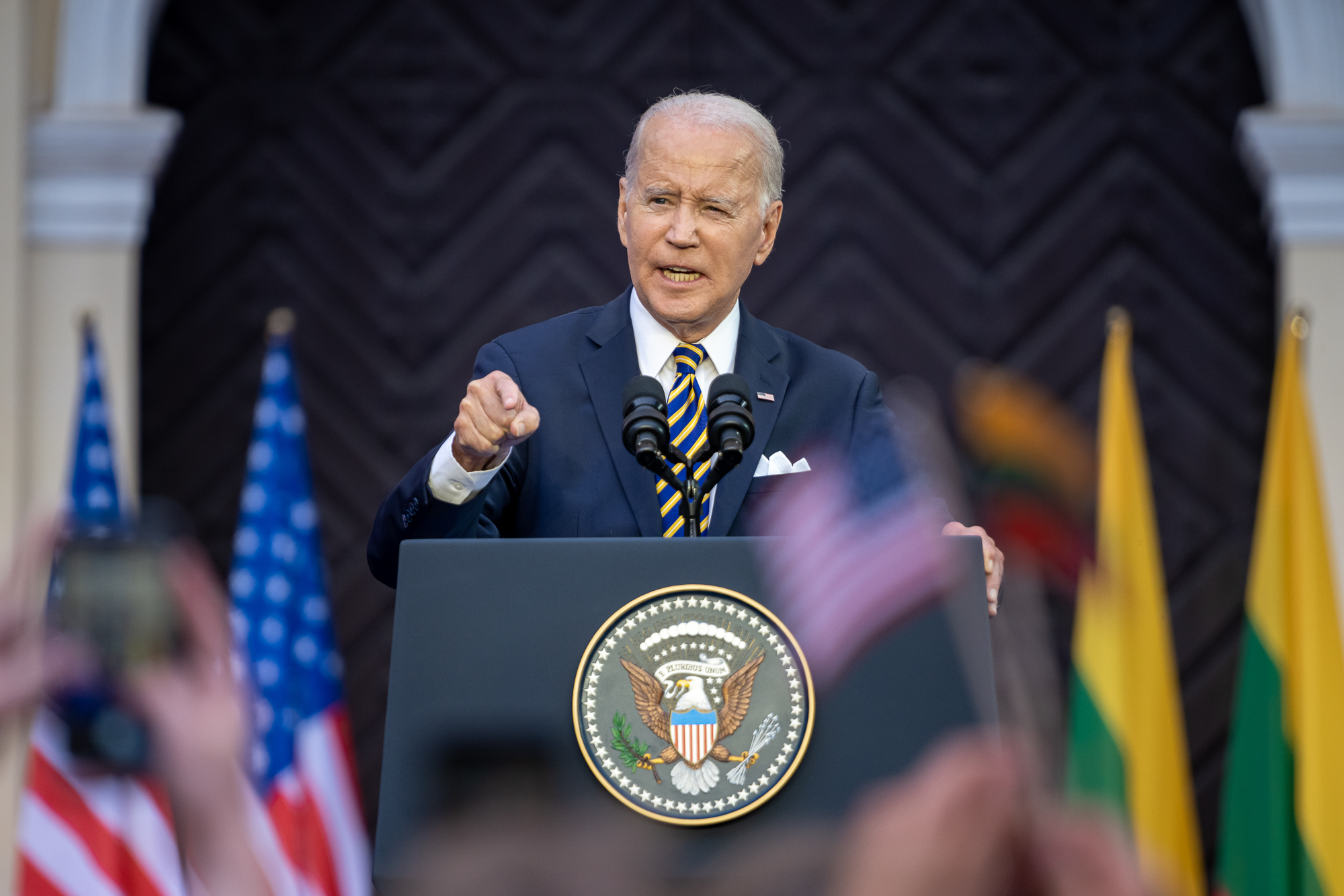 Biden limitează investiţiile americane în tehnologie în China