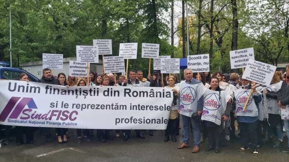 Mai multe sedii ale Administrației Fiscale din România sunt blocate de protestatari