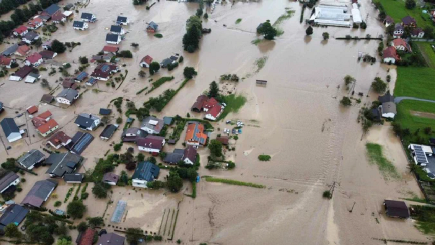 Şase morţi în Slovenia, în ”cea mai gravă catastrofă naturală” de la independenţă, în 1991 şi pagube considerabile din cauza unor inundaţii cauzate de ploi. Austria, afectată