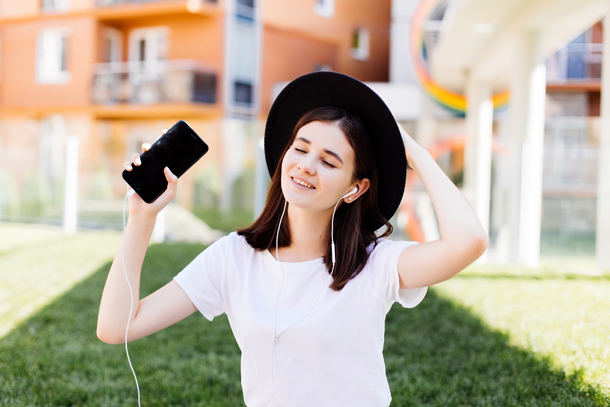 Ascultă-ți muzica preferată oriunde și oricând cu un MP3 player portabil