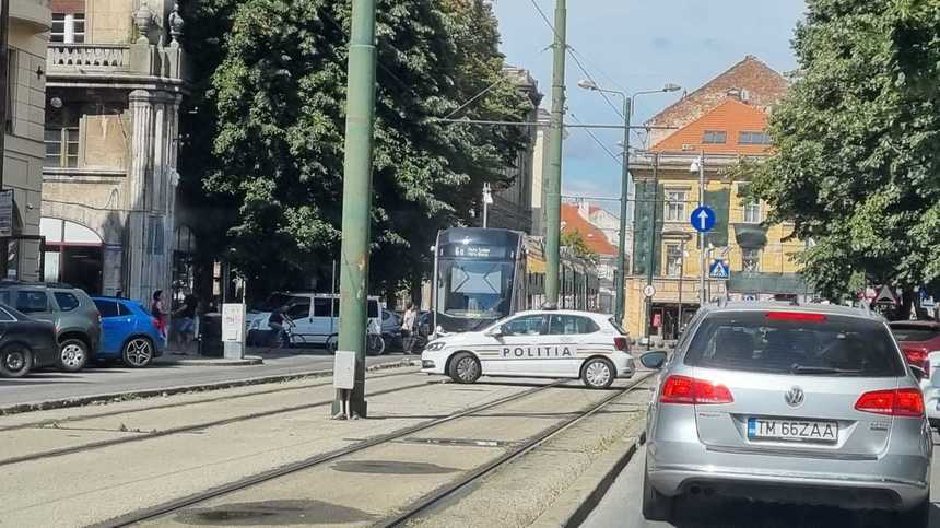 Incident șocant în Arad. O femeie a murit după ce a fost târâtă de un tramvai