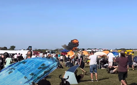 Tragedie! Un avion de mici dimensiuni s-a prăbuşit în timpul unui show aviatic, în Ungaria