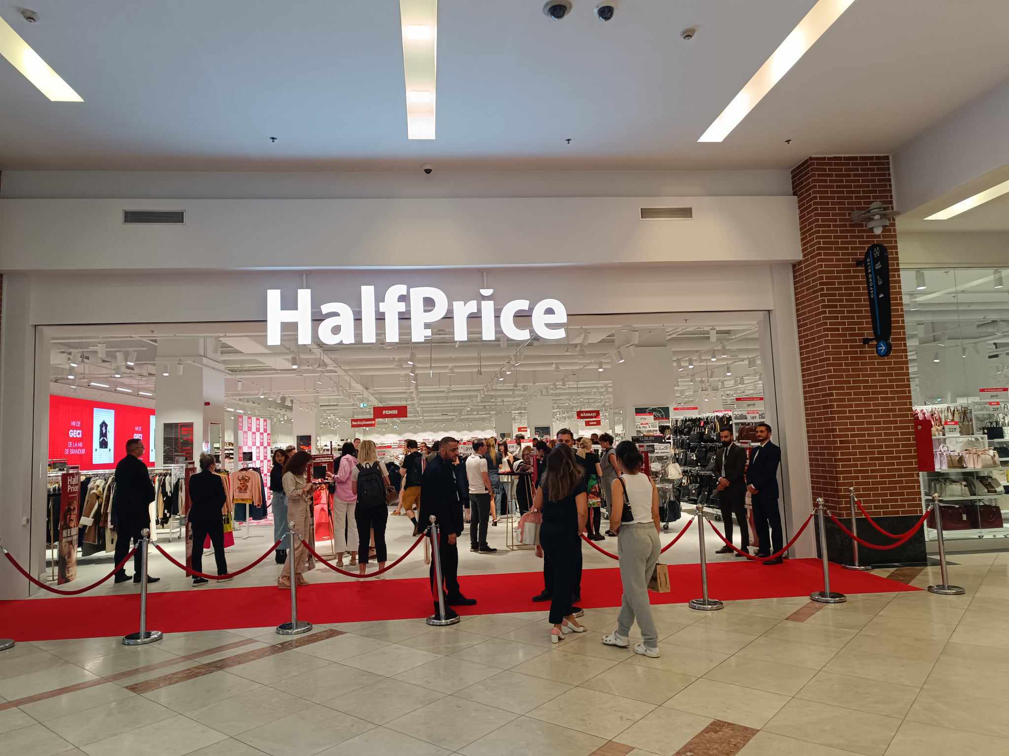 HalfPrice a deschis cel mai mare magazin al său din România în AFI Cotroceni, fiind al treilea magazin din România. Alte două magazine vor fi deschise în acest an, în Sibiu şi Arad