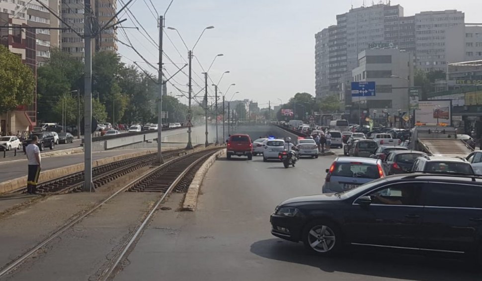 Ultima oră! Incendiu în Pasajul Lujerului din Bucureşti. Traficul rutier a fost blocat pe ambele sensuri