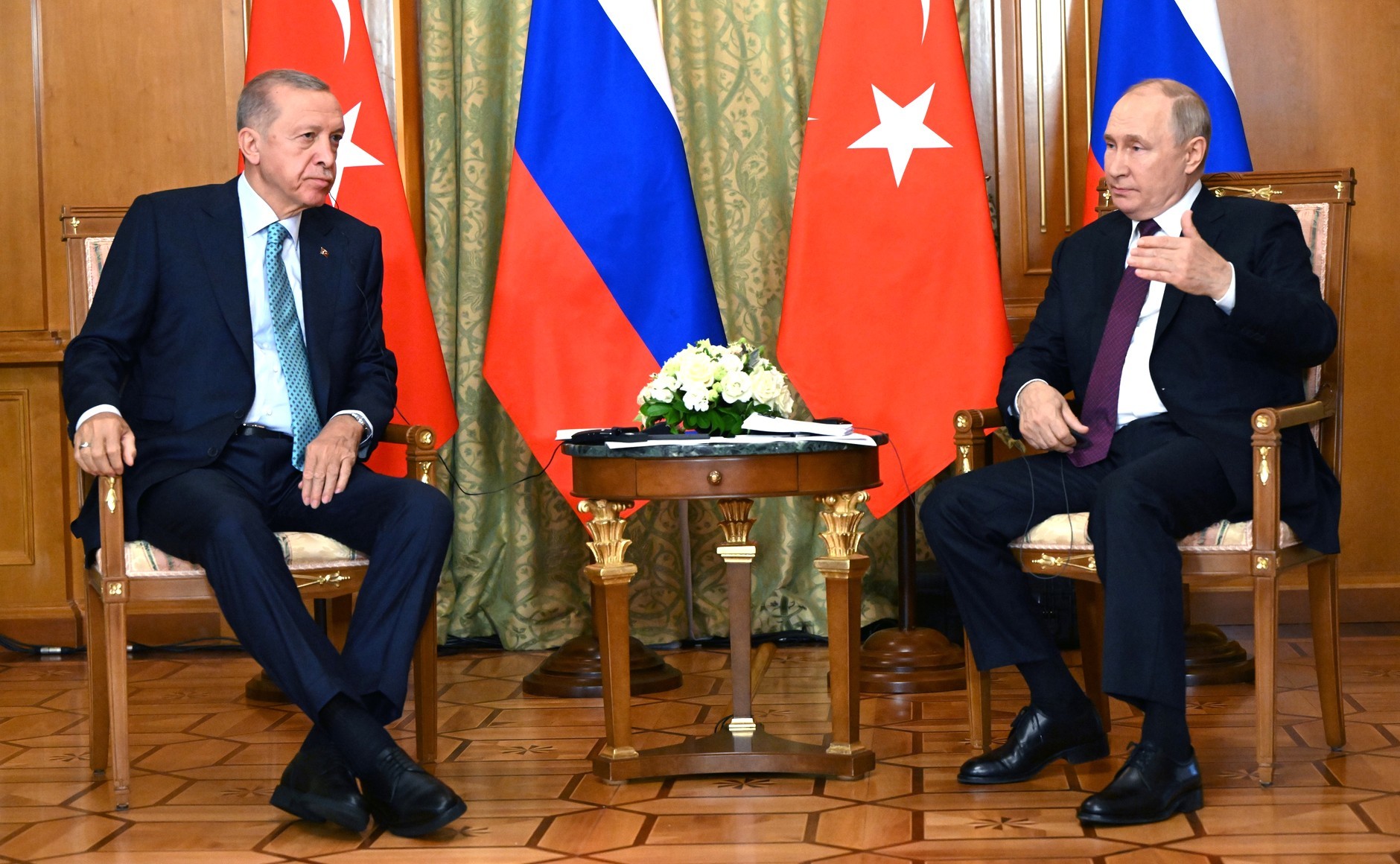 UPDATE – Întâlnirea lui Putin cu Ergodan a început. Liderul de la Kremlin anunţă că este deschis la negocieri pe tema acordului de la Marea Neagră / Echipa economică a preşedintelui turc îl însoţeşte pe Erdogan