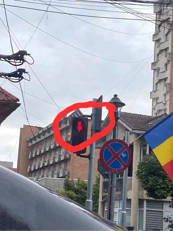 Semafor montat invers într-un municipiu din România