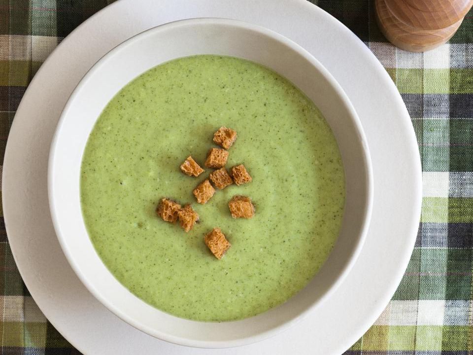 Rețeta pentru supa de cremă de broccoli. E extrem de sănătoasă