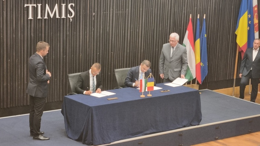 Două puncte noi de trecere a frontierei spre Ungaria, în judeţul Timiş/ Ministrul Transporturilor Sorin Grindeanu şi ministrul de Externe al Ungariei Peter Szijjarto au semnat un memorandum – FOTO