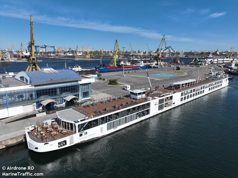 O navă fluvială, cu 186 de pasageri la bord, escală în Portul Constanţa