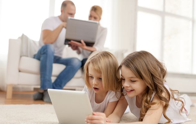 Proiect de lege: control parental pe internet pentru copiii sub 16 ani. Sunteți de acord?