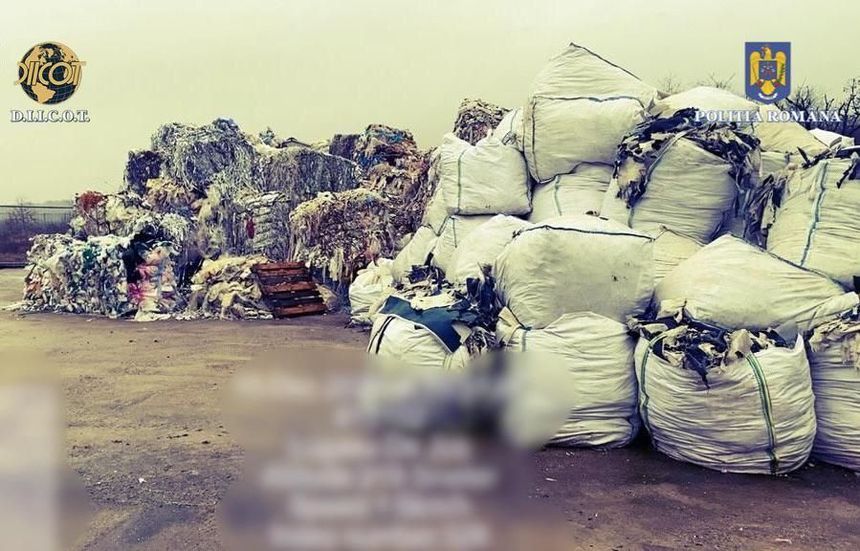 O grupare de contrabandiști ar fi adus în țară 1.500 de tone de deșeuri. DIICOT: Camioanele ajungeau la graniță noaptea și în weekend