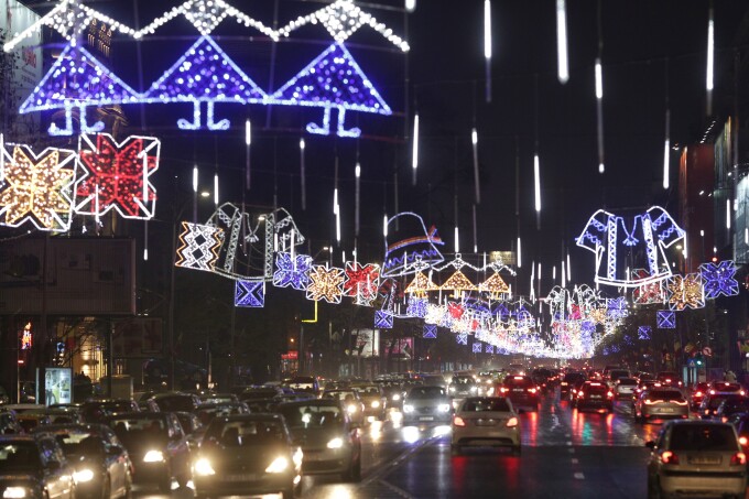 Ce sumă alocă Primăria Capitalei pentru luminițele de Crăciun