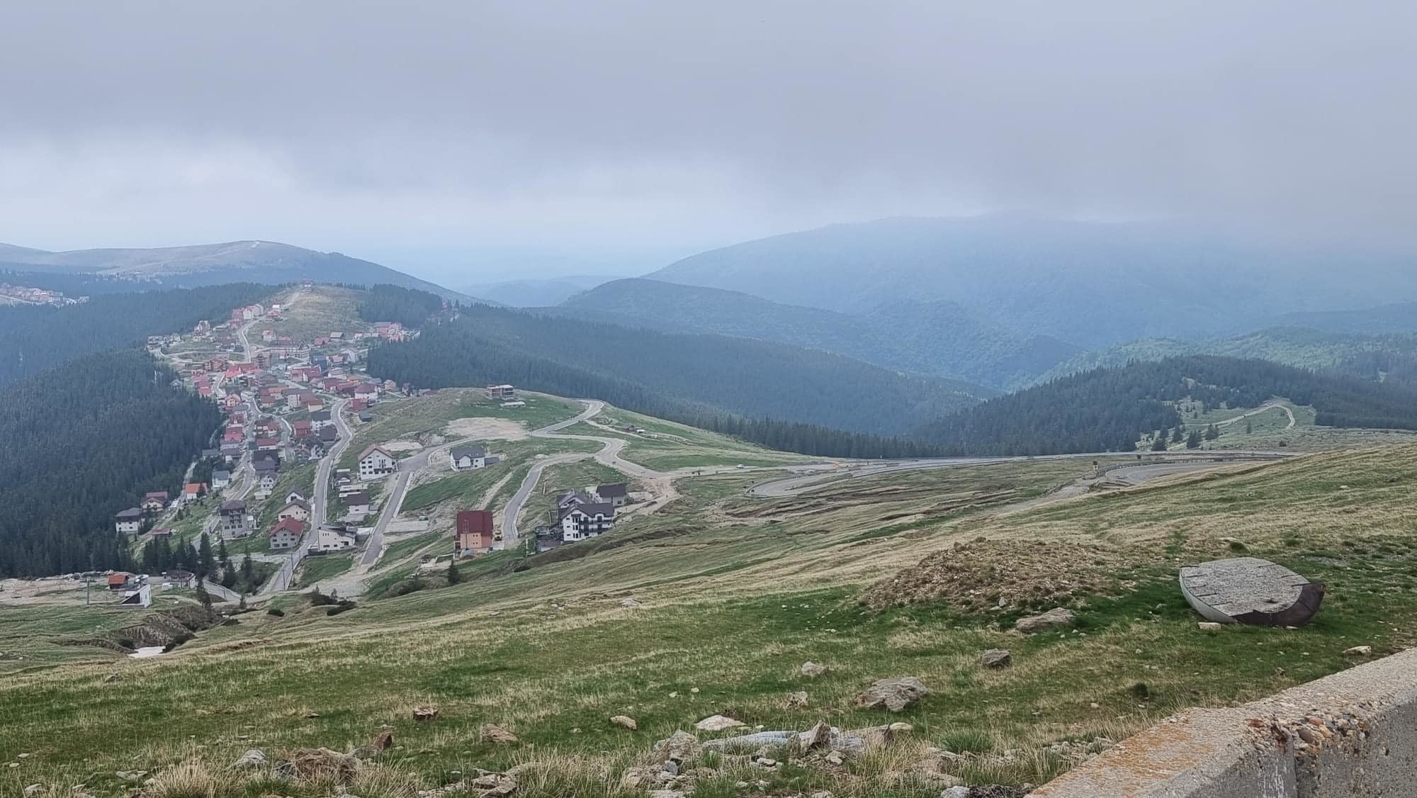 UPDATE – Transalpina şi Transfăgărăşanul se închid, de luni dimineaţă, din cauza condiţiilor meteo