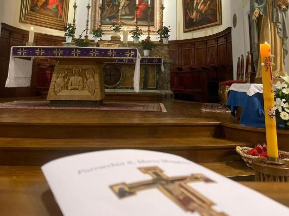 Un român a intrat într-o biserică din Italia cu o butelie și o brichetă. A amenințat că va da foc